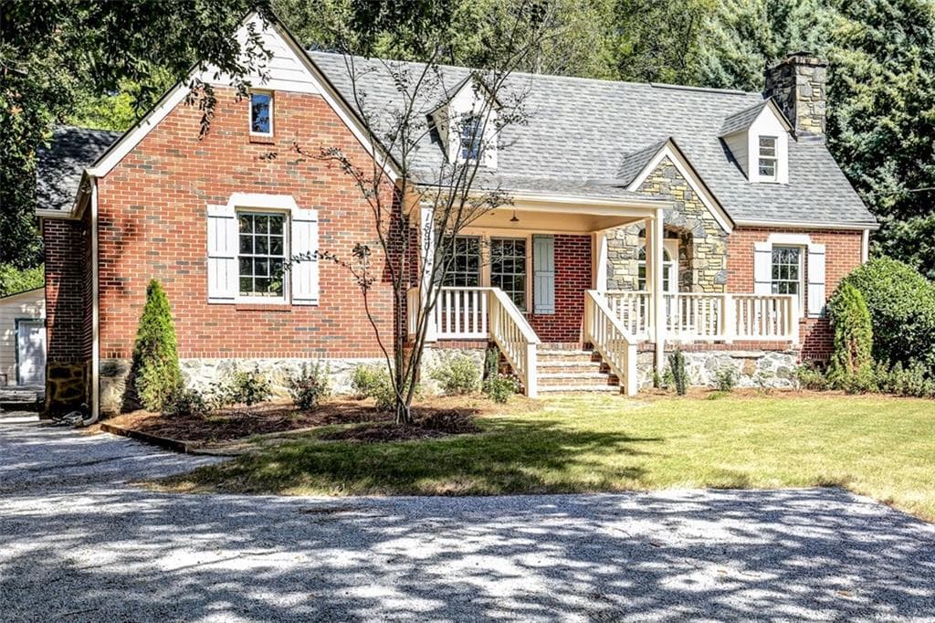 5 bedroom, 3,386 sq ft single family residence sold at 1590 Johnson Road, Atlanta, GA 30306