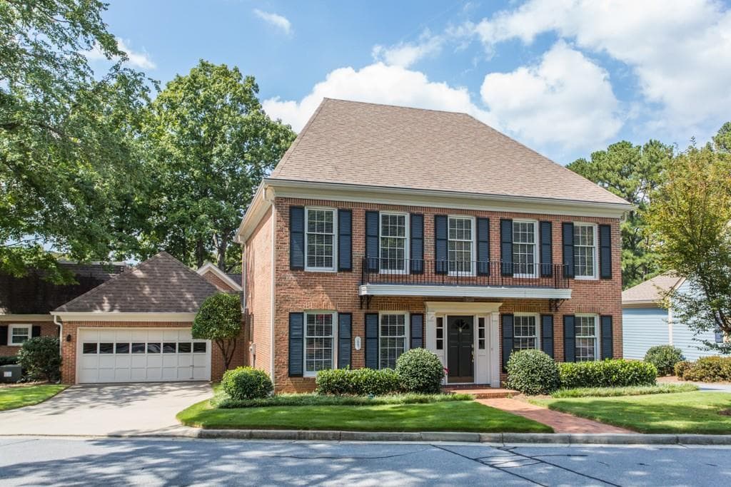 3 bedroom, 2,698 sq ft townhouse sold at 1821 Bedfordshire Drive, Decatur, GA 30033
