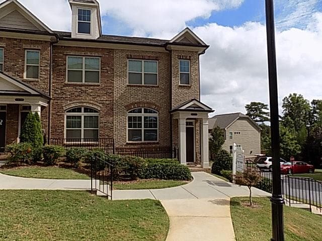 3 bedroom, 1,912 sq ft townhouse sold at 7500 Stoneridge Drive, Atlanta, GA 30328