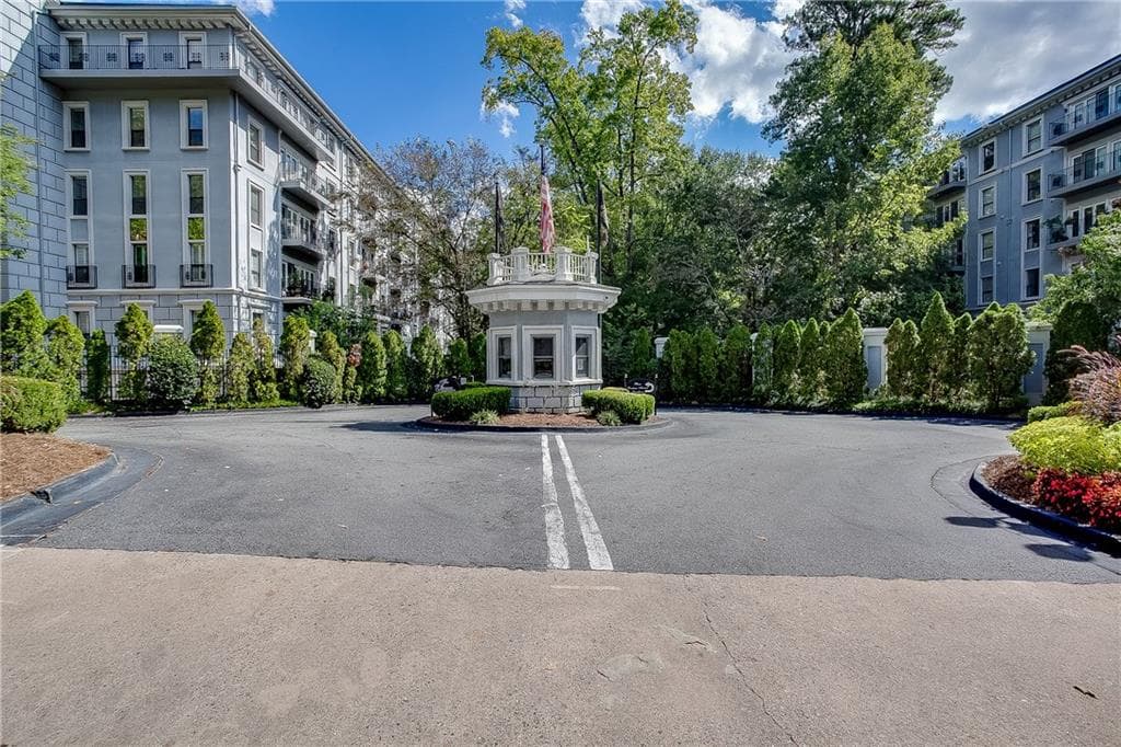 2 bedroom, 1,504 sq ft condominium sold at 3201 Lenox Road 13, Atlanta, GA 30324