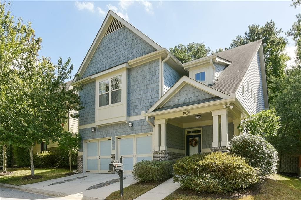 3 bedroom, 2,568 sq ft single family residence sold at 1925 Brantley Walk Lane, Atlanta, GA 30318