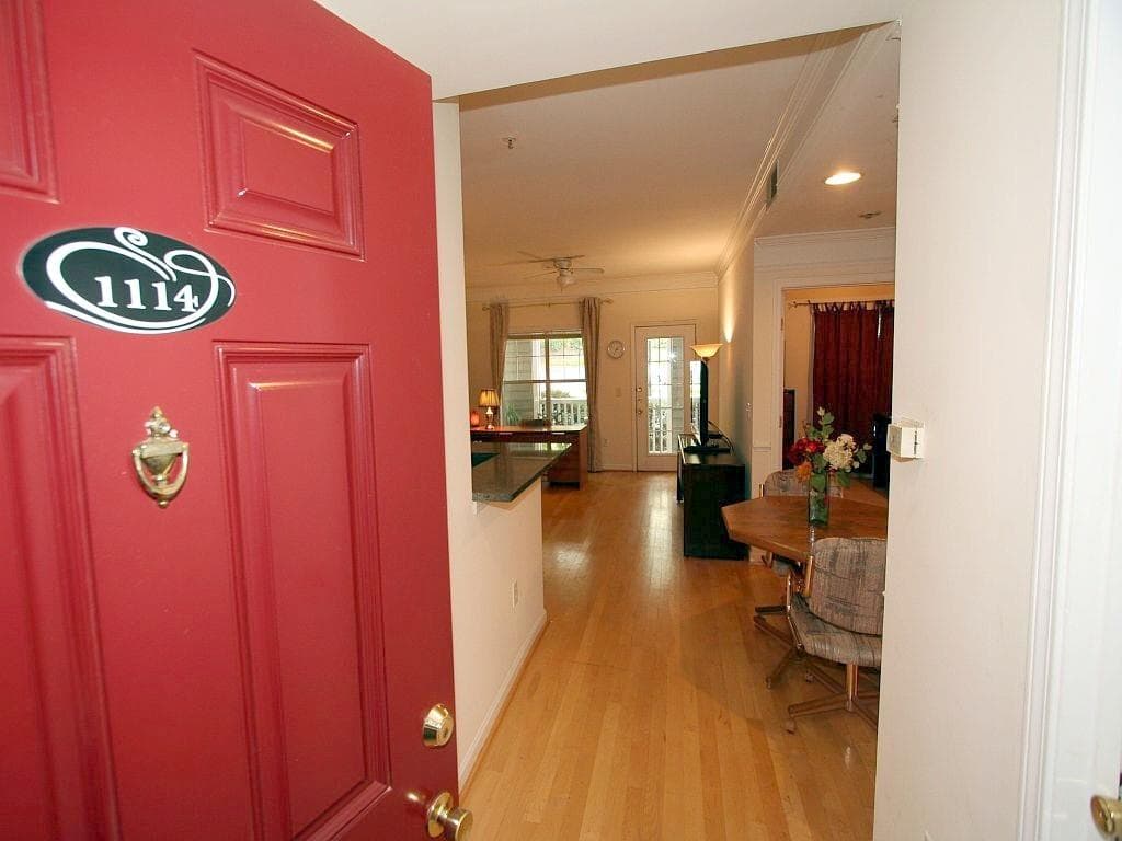 1 bedroom, 784 sq ft condominium sold at 2700 Pine Tree Road 1114, Atlanta, GA 30324