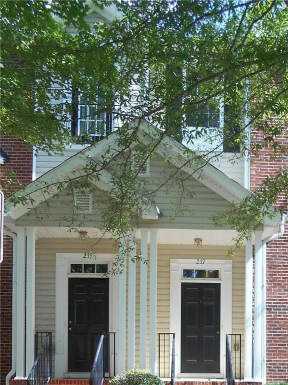 2 bedroom townhouse sold at 237 Village Square Drive, Woodstock, GA 30188