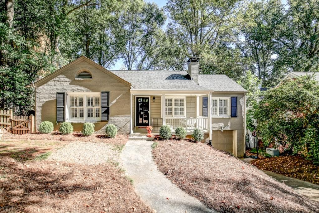 3 bedroom single family residence sold at 987 Northcliffe Drive, Atlanta, GA 30318