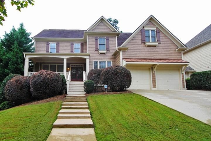 6 bedroom, 2,838 sq ft single family residence sold at 220 Crown Vetch Lane, Alpharetta, GA 30005