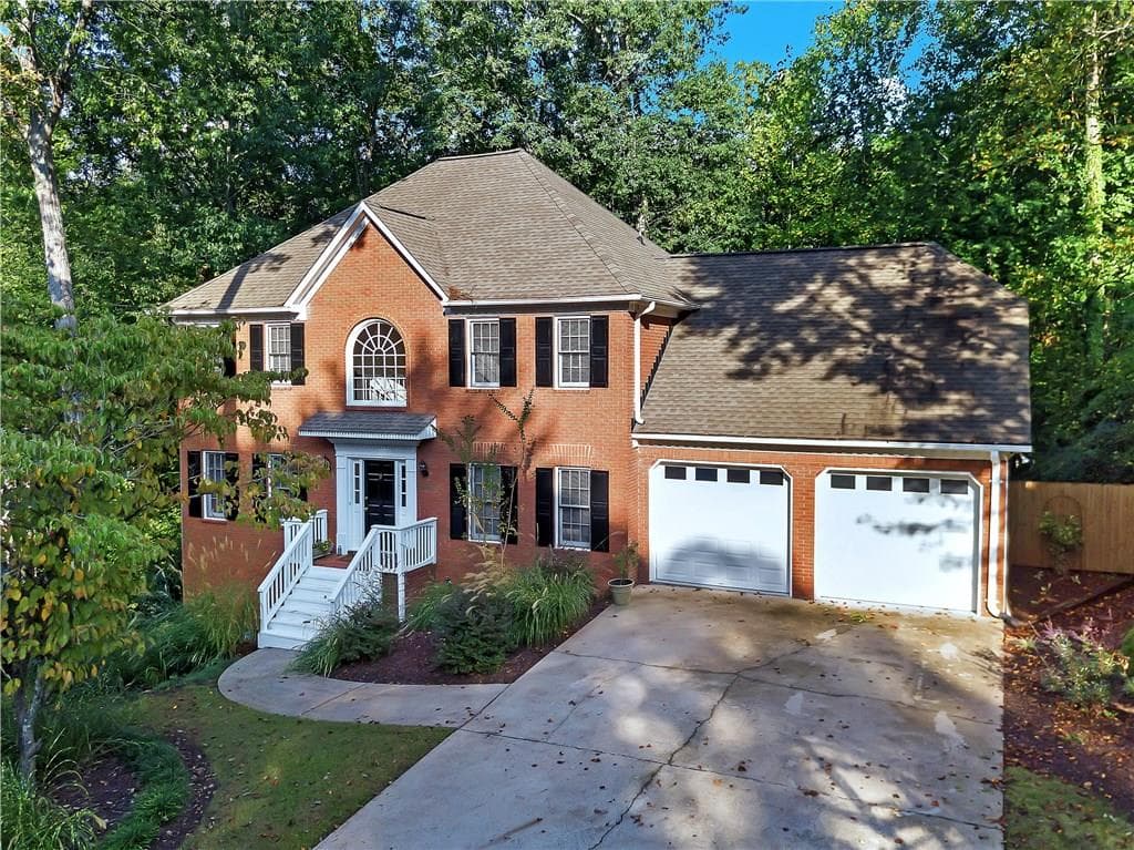 5 bedroom, 3,090 sq ft single family residence sold at 105 Beech Tree Lane, Roswell, GA 30075