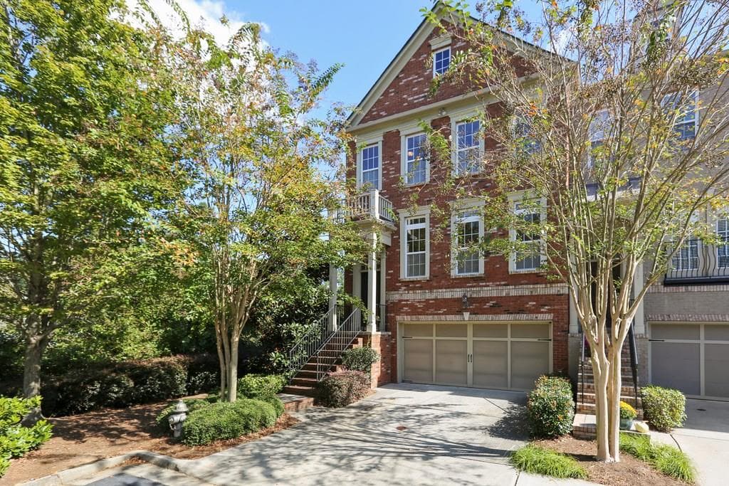 4 bedroom, 2,220 sq ft townhouse sold at 2879 Overlook Way, Atlanta, GA 30324
