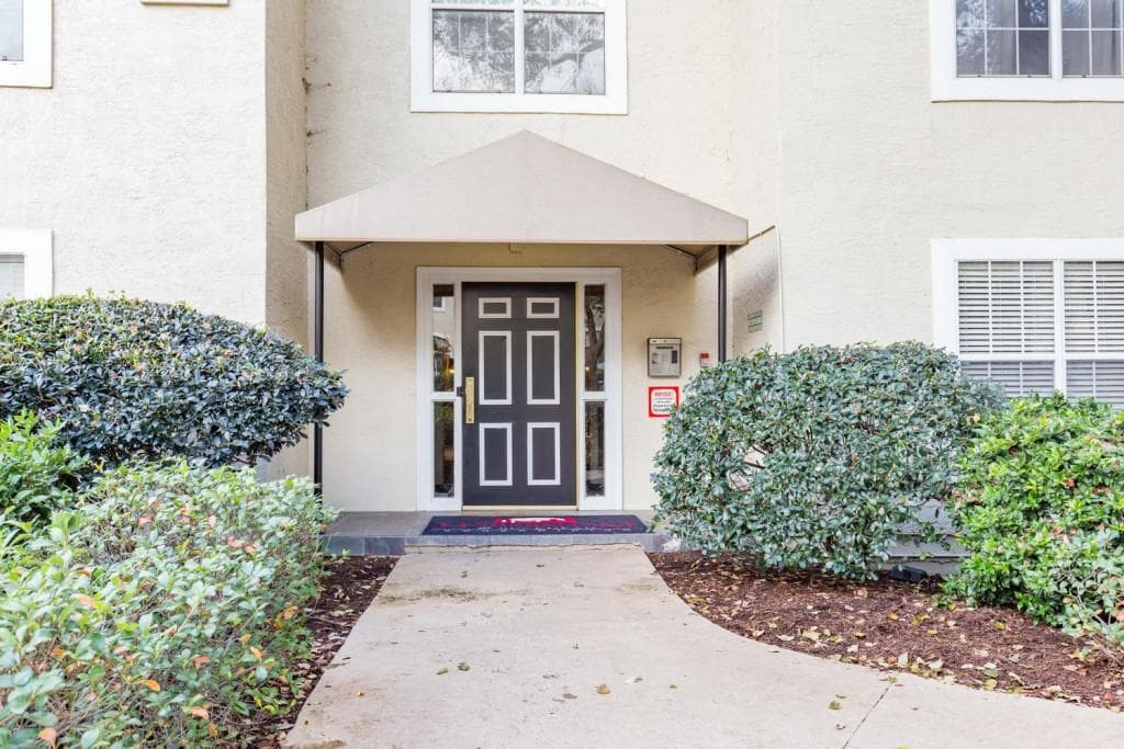 2 bedroom, 981 sq ft condominium sold at 3655 Habersham Road 142-B, Atlanta, GA 30305