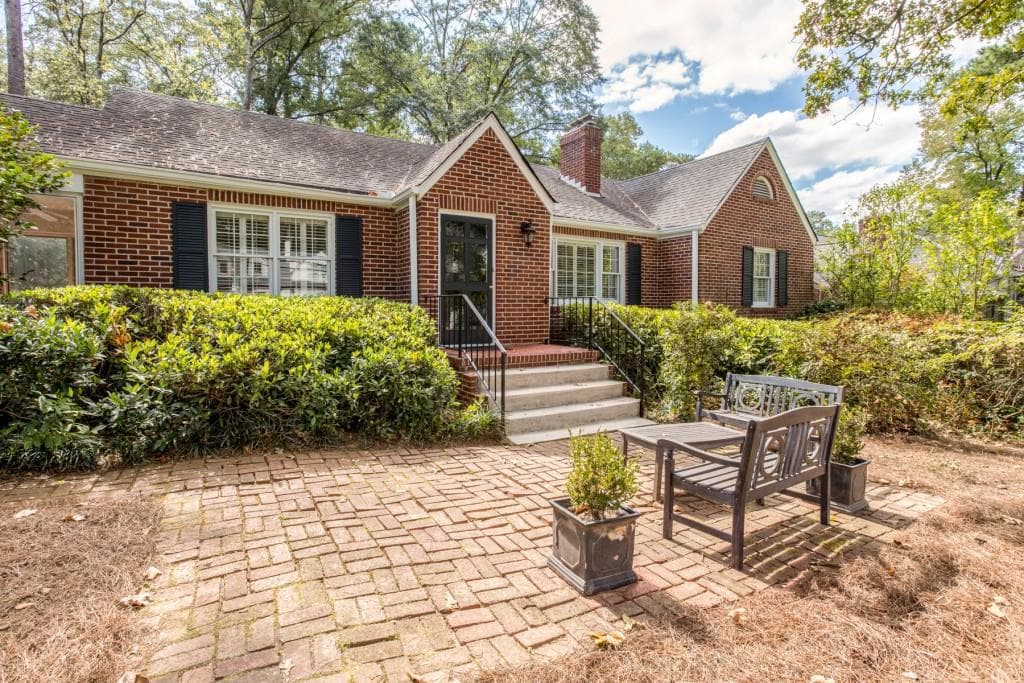 3 bedroom, 1,874 sq ft single family residence sold at 850 Beaverbrook Drive, Atlanta, GA 30318