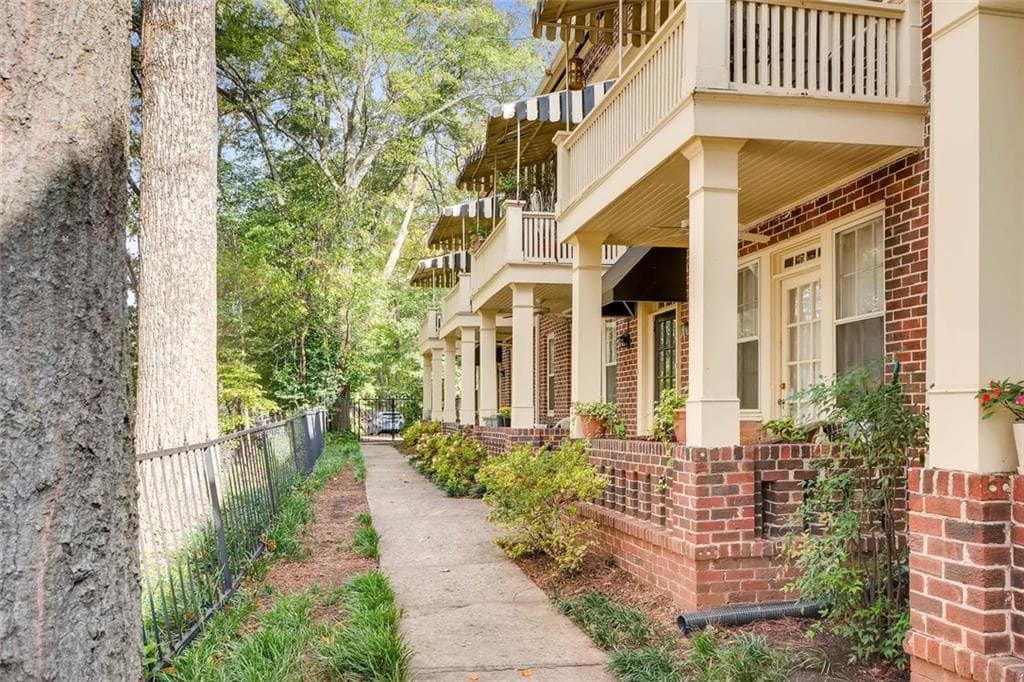 1 bedroom, 825 sq ft condominium sold at 1048 Euclid Avenue C4, Atlanta, GA 30307