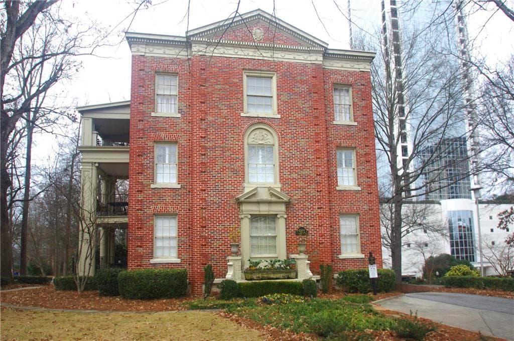 2 bedroom, 1,020 sq ft condominium sold at 2814 Peachtree Road 9, Atlanta, GA 30305