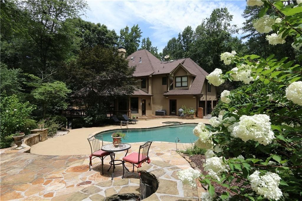 5 bedroom, 6,040 sq ft single family residence sold at 260 Galsworthy Court, Roswell, GA 30075