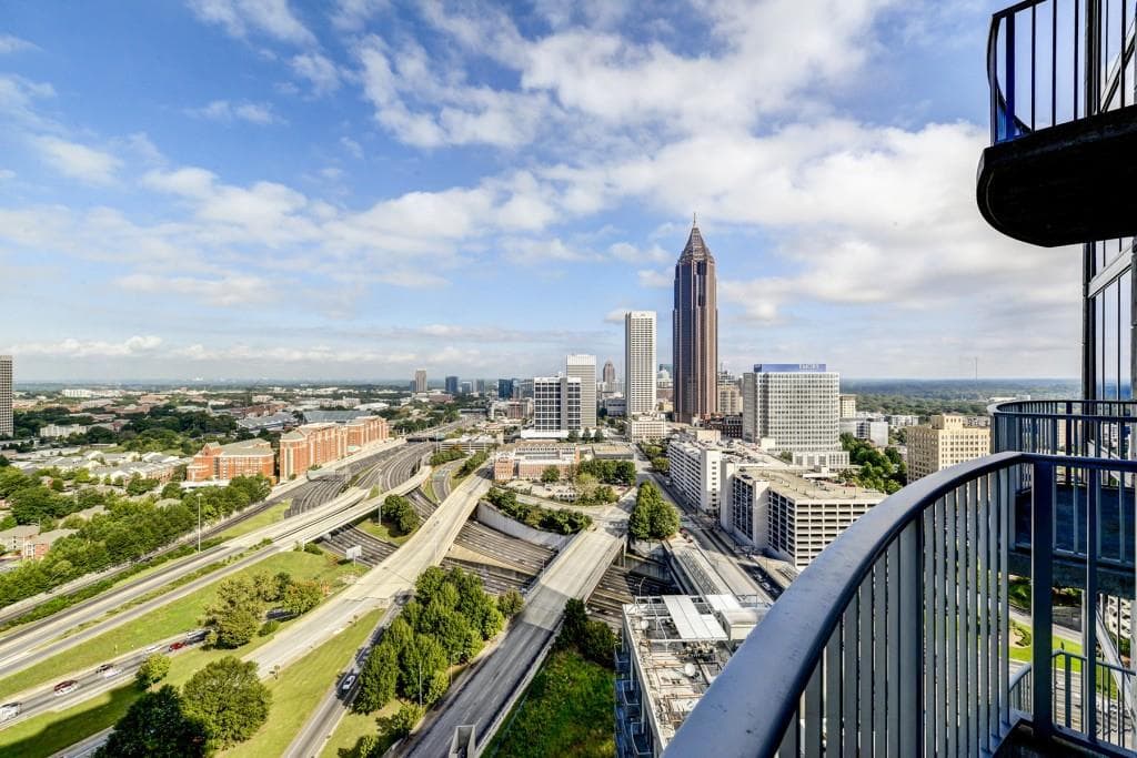 1 bedroom, 729 sq ft condominium sold at 400 W Peachtree Street 2602, Atlanta, GA 30308
