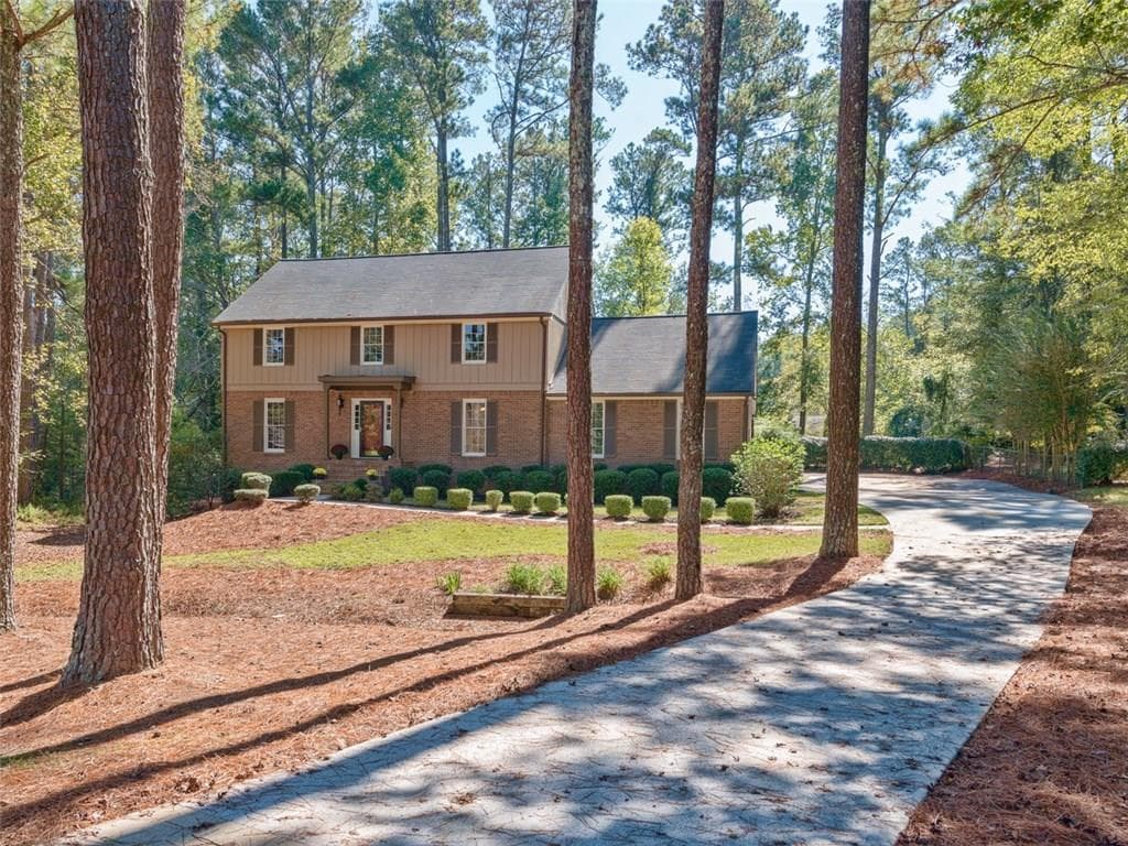 4 bedroom, 4,176 sq ft single family residence sold at 835 Upper Hembree Road, Roswell, GA 30076