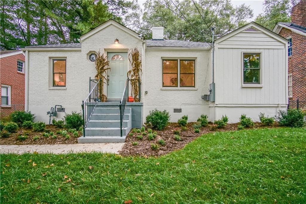 3 bedroom, 1,146 sq ft single family residence sold at 1690 Emerald Avenue, Atlanta, GA 30310