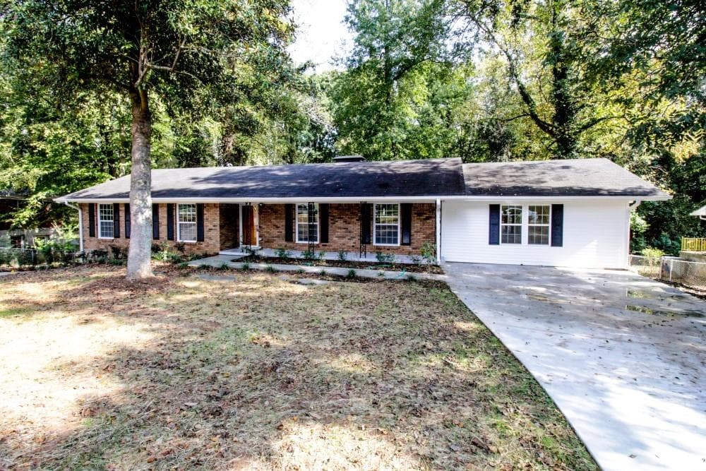 4 bedroom, 2,600 sq ft single family residence sold at 2860 Bob White Drive, Atlanta, GA 30311