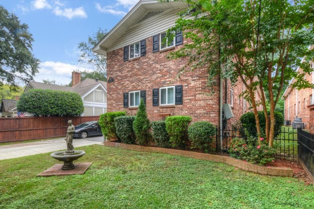 2 bedroom, 725 sq ft condominium sold at 827 Durant Place 1, Atlanta, GA 30308