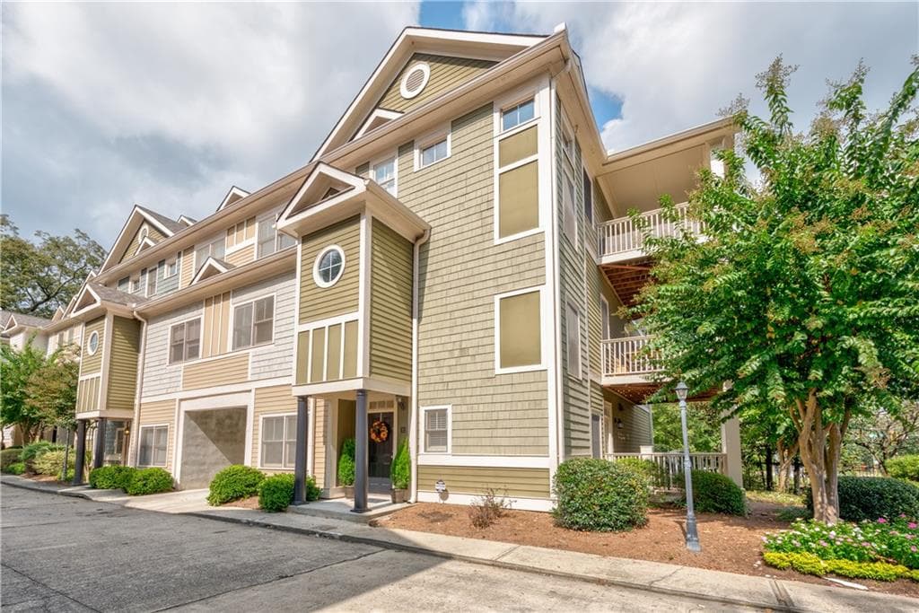 4 bedroom, 2,929 sq ft townhouse sold at 556 Moreland Avenue K, Atlanta, GA 30307