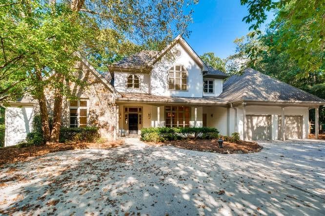 4 bedroom, 4,029 sq ft single family residence sold at 1 Powers Chase Circle, Atlanta, GA 30327