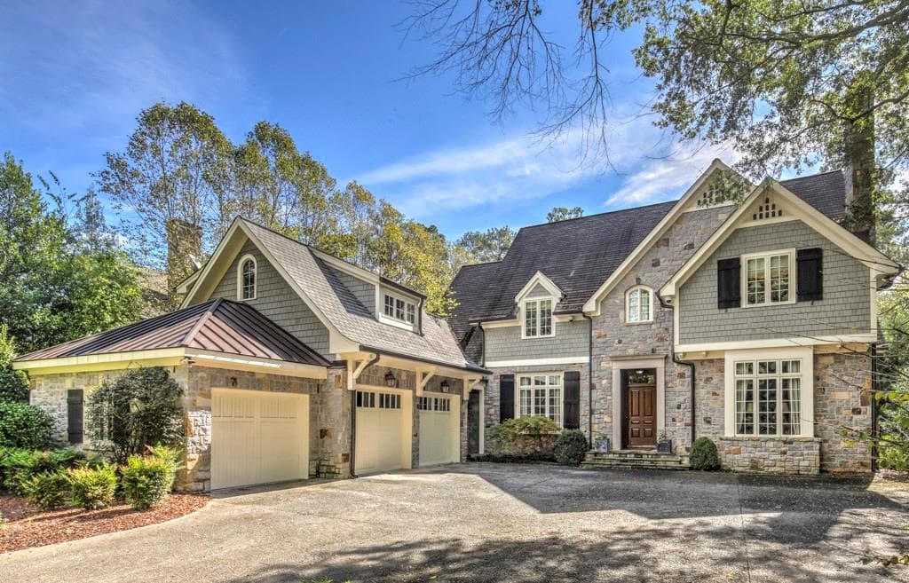 6 bedroom single family residence sold at 919 Buckingham Circle, Atlanta, GA 30327