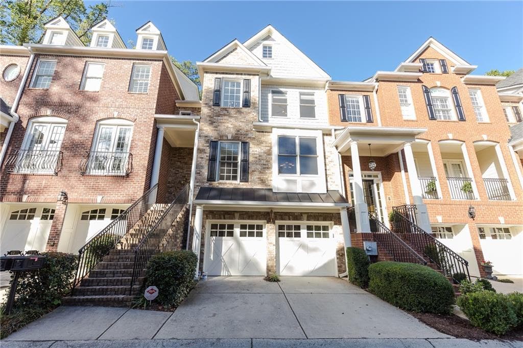 3 bedroom, 3,355 sq ft townhouse sold at 5904 Reddington Way, Sandy Springs, GA 30328