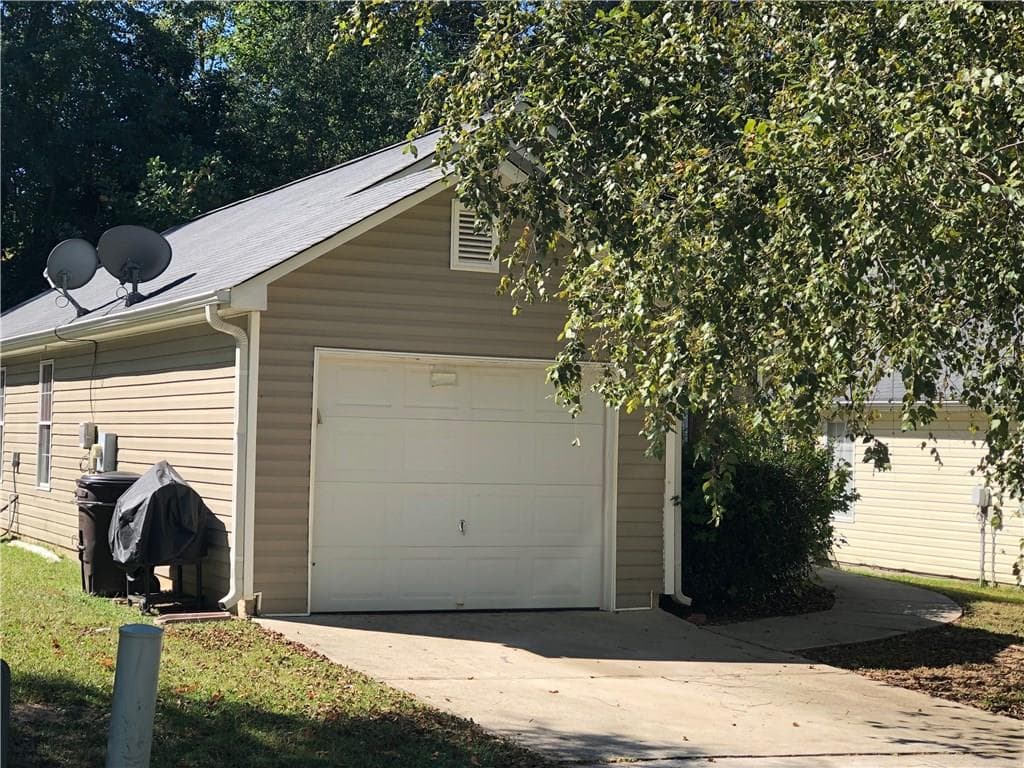 3 bedroom, 1,242 sq ft single family residence sold at 8339 Ramblin Court, Douglasville, GA 30134