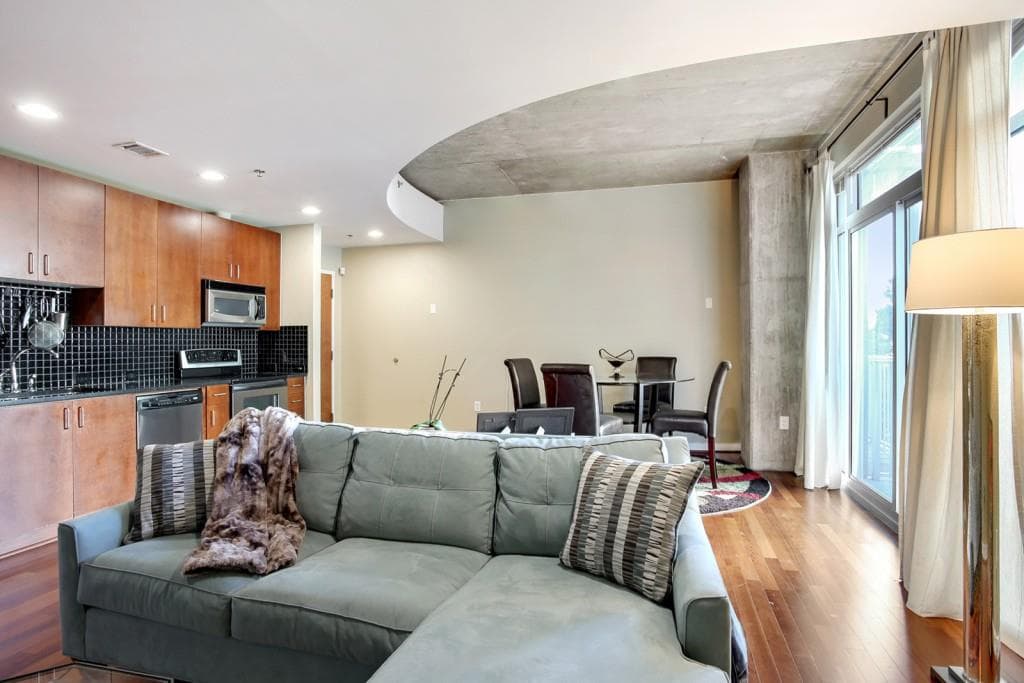 1 bedroom, 827 sq ft condominium sold at 250 Pharr Road 501, Atlanta, GA 30305