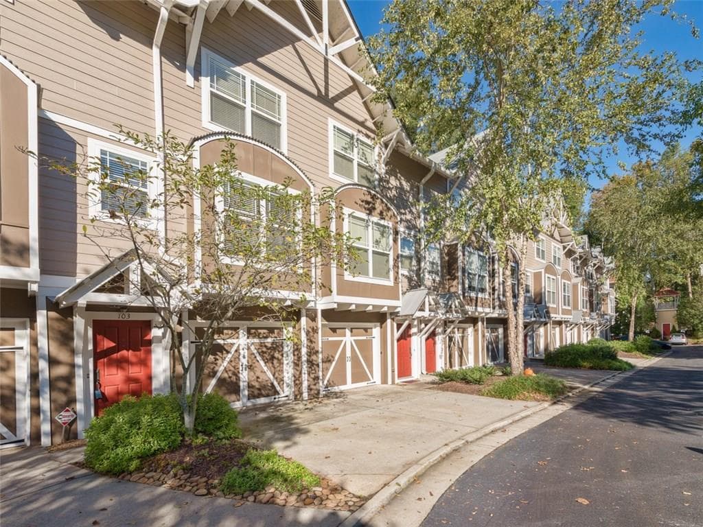 2 bedroom, 1,250 sq ft townhouse sold at 380 Grant Circle 103, Atlanta, GA 30315