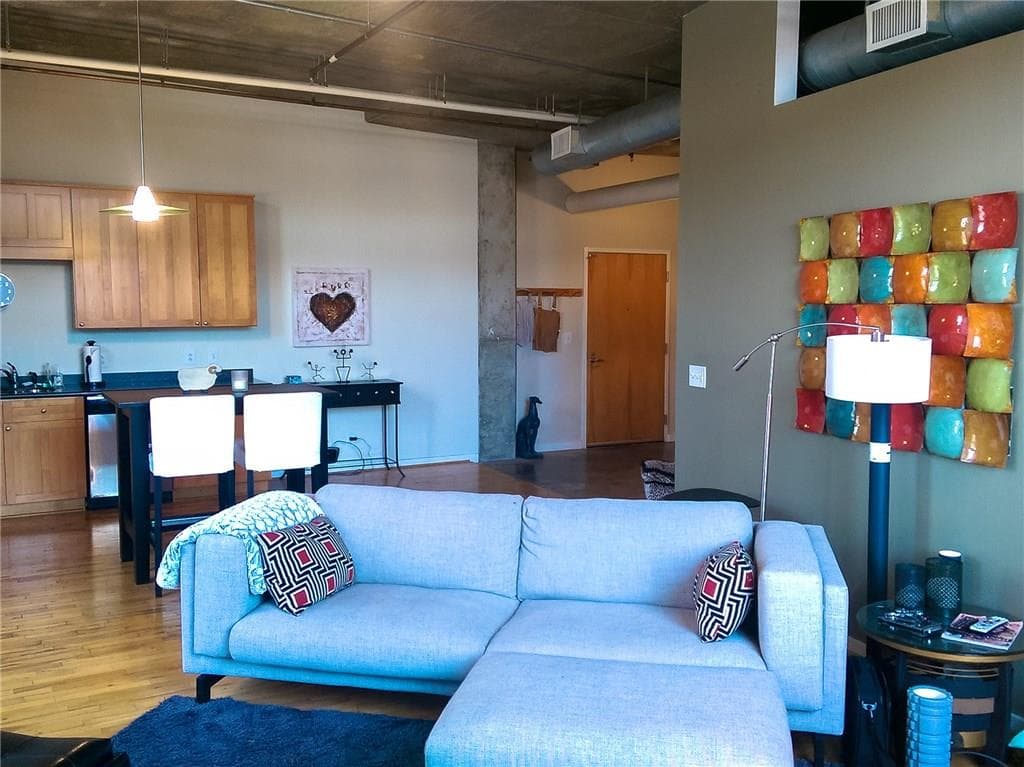 1 bedroom, 1,067 sq ft condominium sold at 660 Glen Iris Drive 410, Atlanta, GA 30308
