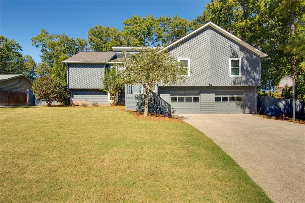 3 bedroom, 2,250 sq ft single family residence sold at 185 Farm Track, Roswell, GA 30075