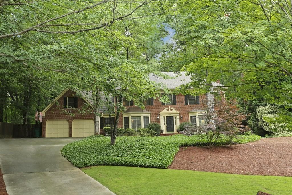 4 bedroom, 3,418 sq ft single family residence sold at 415 Spindle Court, Sandy Springs, GA 30350