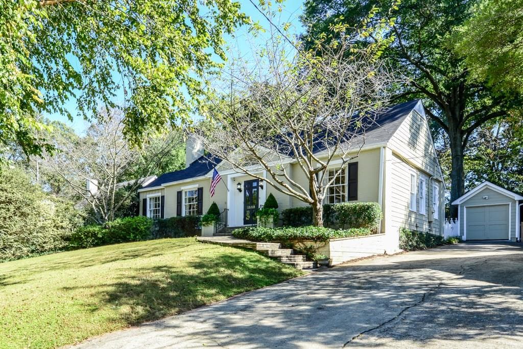 3 bedroom, 2,194 sq ft single family residence sold at 1889 Greystone Road, Atlanta, GA 30318