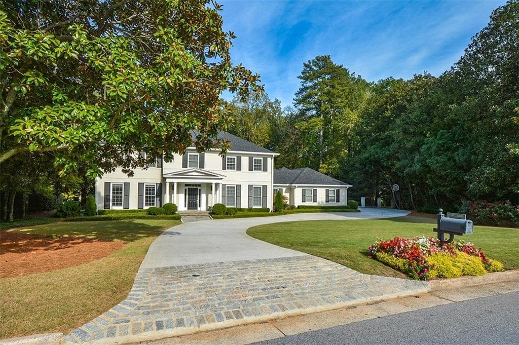 5 bedroom, 6,074 sq ft single family residence sold at 3729 Dumbarton Road, Atlanta, GA 30327