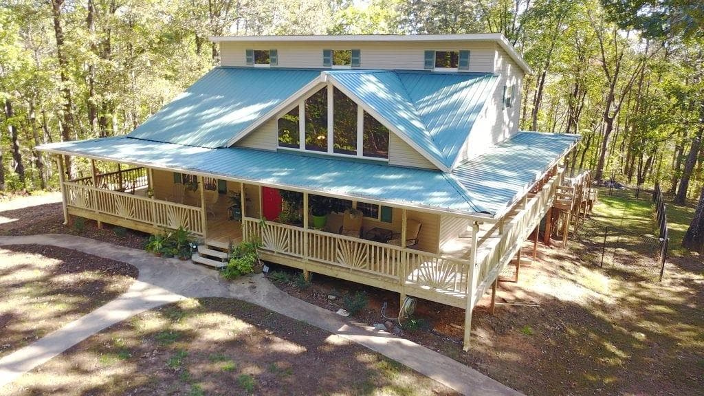 2 bedroom, 1,800 sq ft single family residence sold at 555 Chesterra Drive, Dahlonega, GA 30533