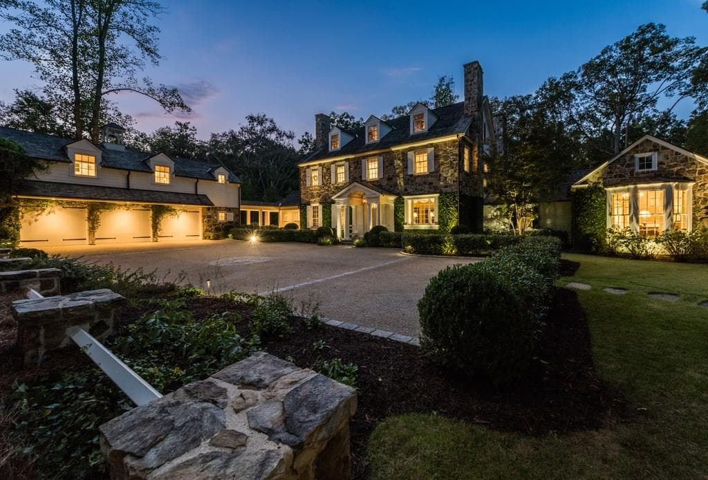 6 bedroom, 11,000 sq ft single family residence sold at 1035 Nawench Drive, Atlanta, GA 30327