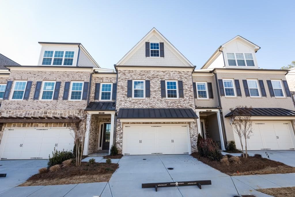 3 bedroom, 2,450 sq ft townhouse sold at 3273 Artessa Lane, Roswell, GA 30075
