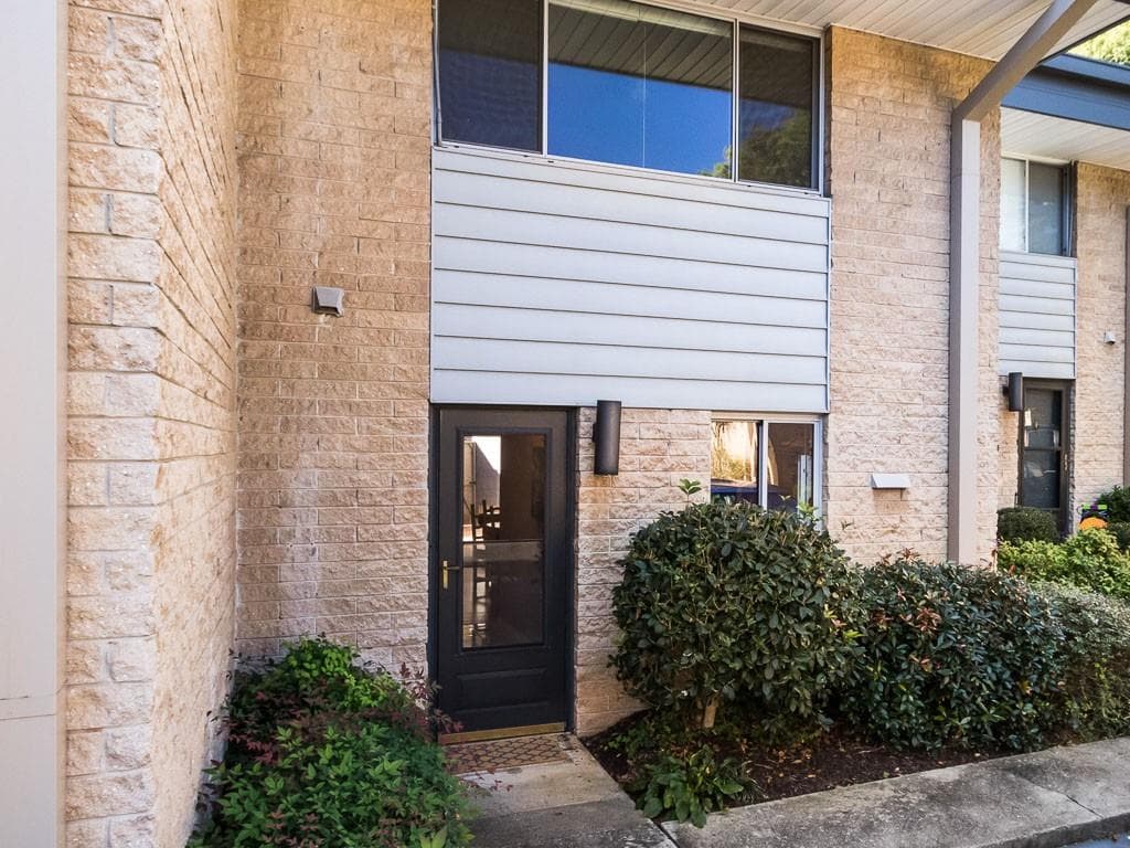 2 bedroom, 1,260 sq ft condominium sold at 4300 Chastain Walk 25, Atlanta, GA 30342
