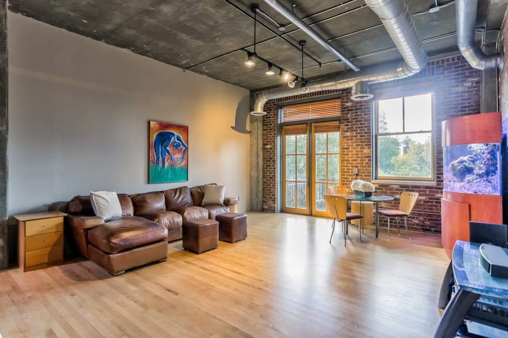 2 bedroom, 1,235 sq ft condominium sold at 3235 Roswell Road 614, Atlanta, GA 30305