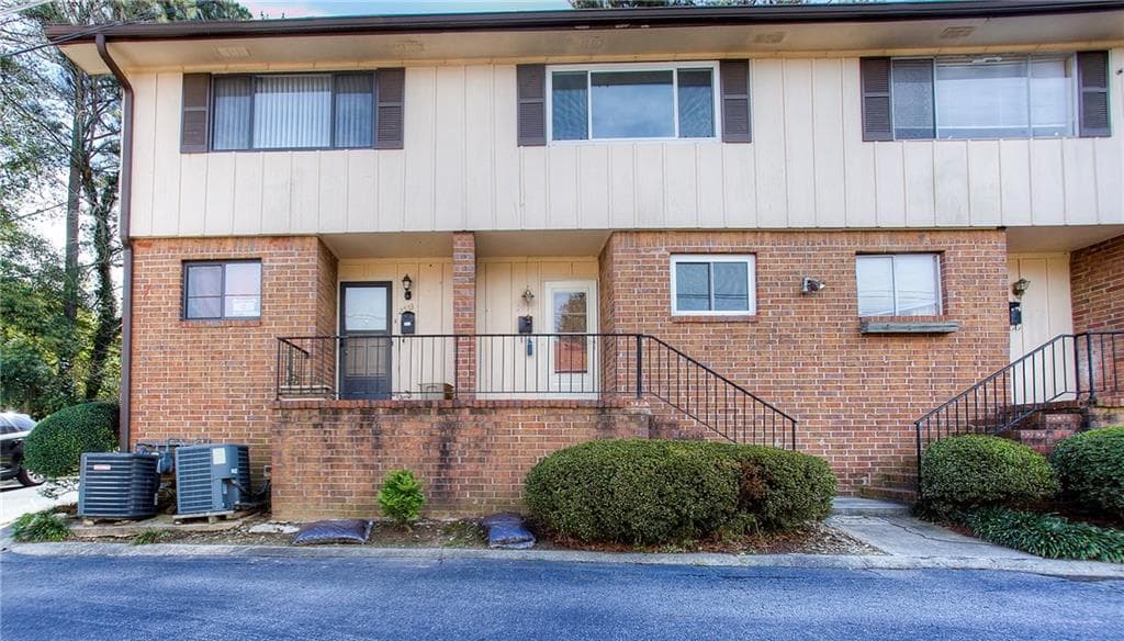 2 bedroom, 1,092 sq ft townhouse sold at 2551 Bradford Square, Atlanta, GA 30345