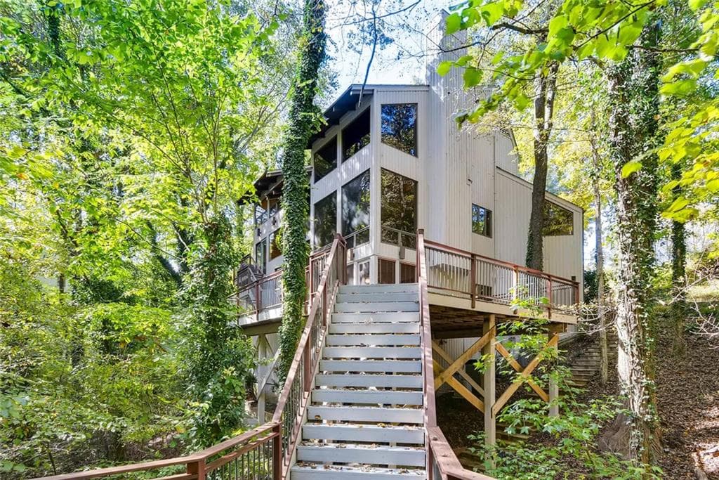 625 Valley Hall Drive, Sandy Springs, GA 30350 — most recent listing photo