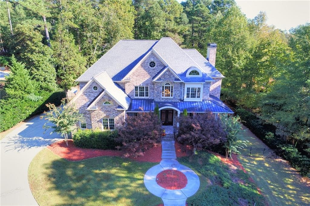 6 bedroom, 5,068 sq ft single family residence sold at 920 Dunwoody Club Drive, Atlanta, GA 30350