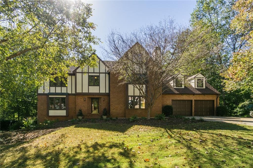 5 bedroom, 4,672 sq ft single family residence sold at 3335 Trails End Road, Roswell, GA 30075