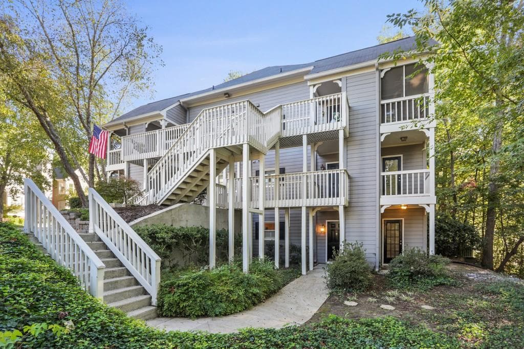 2 bedroom, 1,333 sq ft condominium sold at 1100 Camden Court 1100, Atlanta, GA 30327