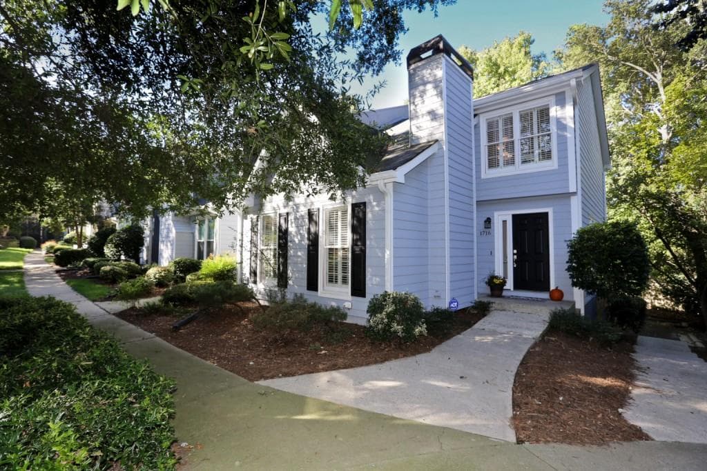 1716 Defoors Walk 1716, Atlanta, GA 30318 — most recent listing photo
