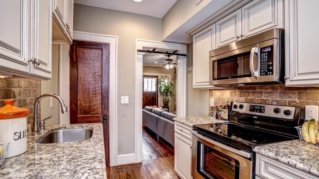 1 bedroom, 717 sq ft condominium sold at 653 N Highland Avenue 6, Atlanta, GA 30306