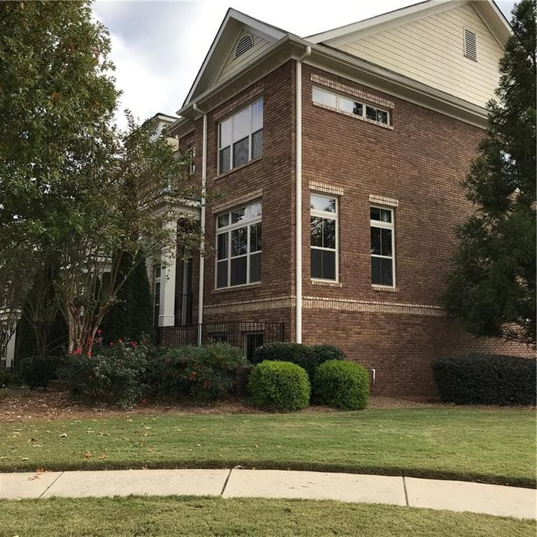3 bedroom, 2,427 sq ft townhouse sold at 8180 Willoughby Court, Alpharetta, GA 30005