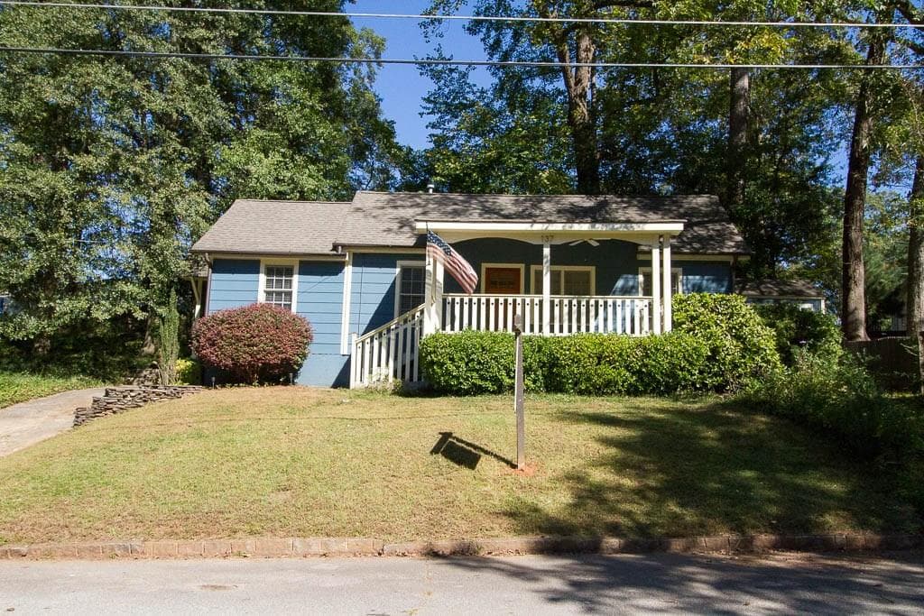 2 bedroom, 944 sq ft single family residence sold at 137 Ridgeland Avenue, Decatur, GA 30030