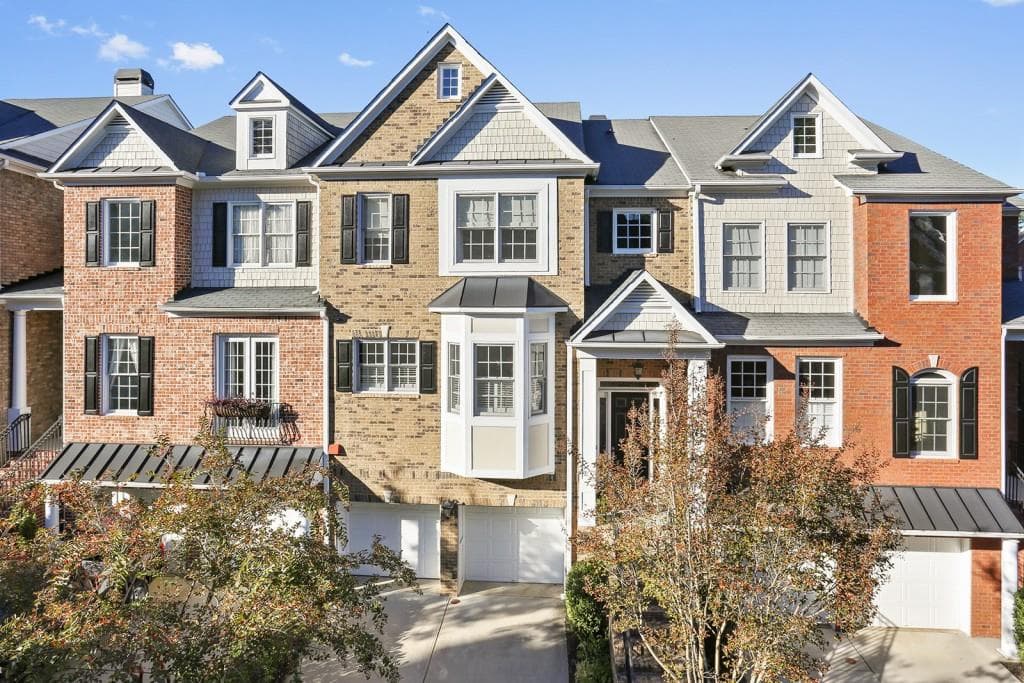 3 bedroom, 3,434 sq ft townhouse sold at 5866 Riverstone Circle 14, Atlanta, GA 30339