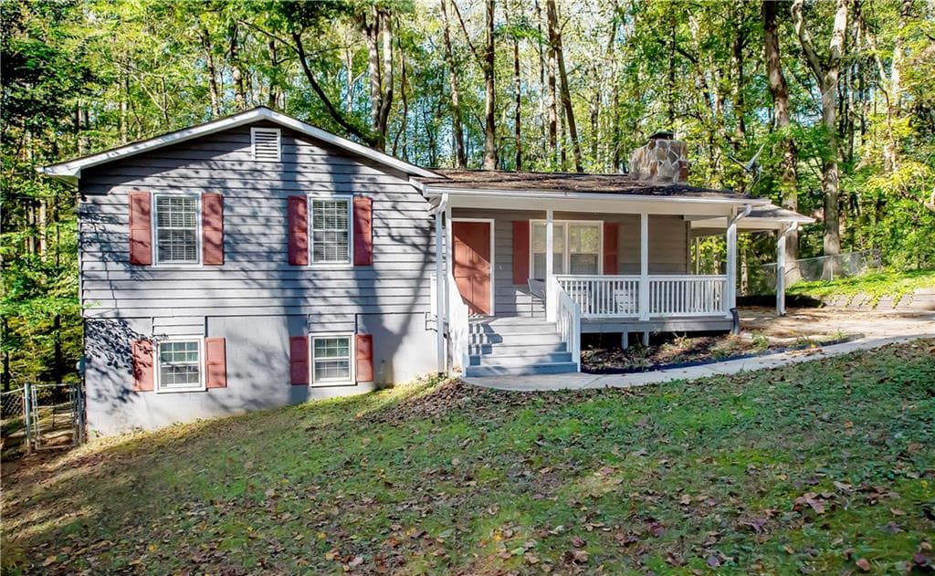 3 bedroom, 1,350 sq ft single family residence sold at 206 Oak Forest Drive, Canton, GA 30115