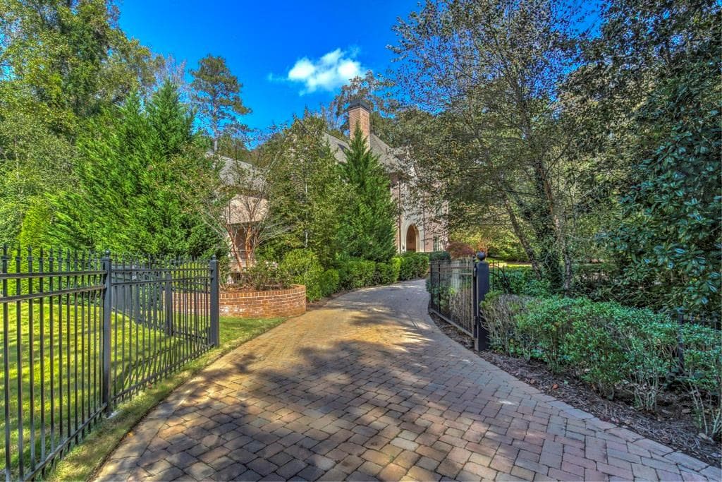 5 bedroom, 7,832 sq ft single family residence sold at 765 Crest Valley Drive, Atlanta, GA 30327